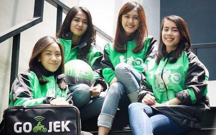 driver GrabCar Wanita