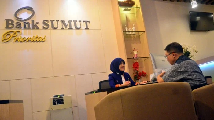 Potret nasabah mengajukan KUR di Bank Sumut. (Oncom.id)