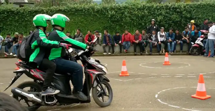 Proses tes safety riding Grab